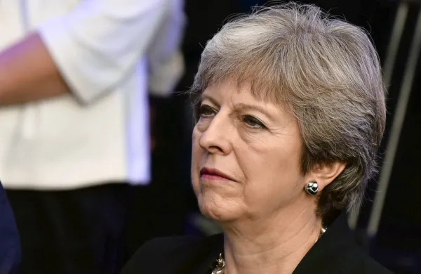 Britanska premierka Theresa May naj bi v petek naznanila 
odstop.