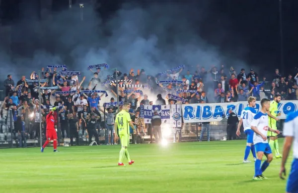 Tako kot nekoč - vsaj na tribunah ...