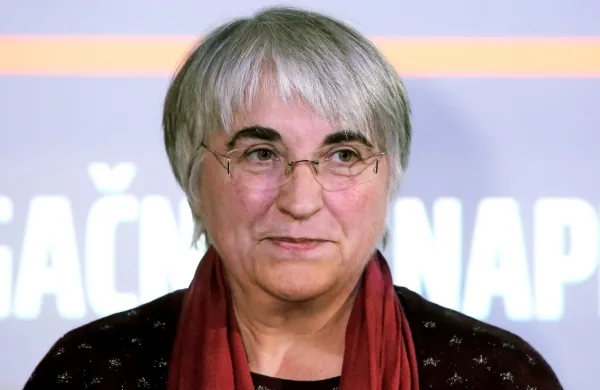 Dr. Ljubica Jelušič opozarja, da mora vojaška dejavnost spoštovati 
tudi okoliško prebivalstvo, zlasti v nočnem času. 