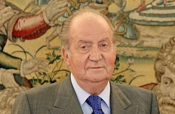 Nekdanji španski kralj Juan Carlos po petih letih po abdikaciji 
končno odhaja v pokoj.