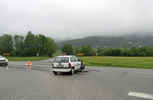 Starej&scaron;a voznica izsilila prednost mlaj&scaron;i