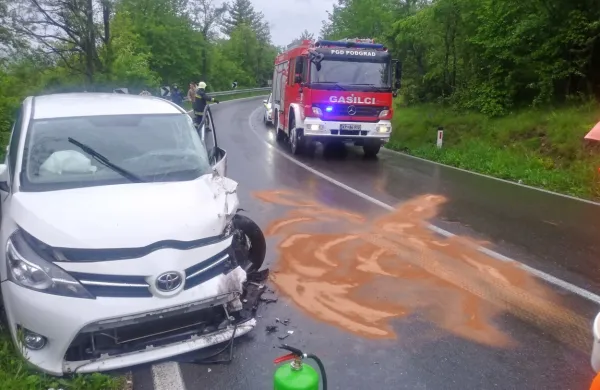 Prikolica tovornjaka v avto