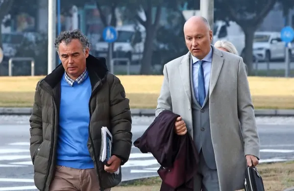 Bojan Frančeškin (levo) in njegov odvetnik Borut Kariž
