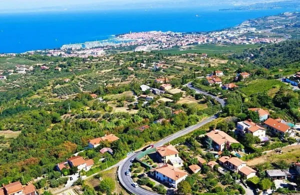 Prihodnji teden bodo začeli graditi fekalni vod do Šareda in ga 
zgradili do konca leta. 