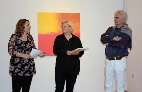 Avtorja Wilhelma Heiligerja sta predstavili kustosinja in koordinatorka Pavla Jarc (levo) in direktorica Pilonove galerije Tina Ponebšek. 