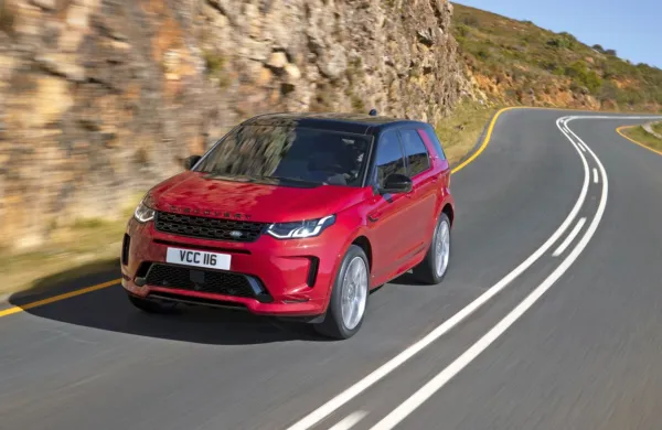 Prenovljeni Discovery Sport na trg pride poleti.



