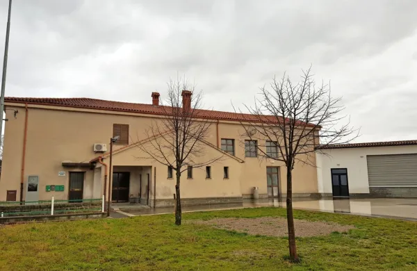 Zadružni dom v Borštu, kjer bilo volišče za evropske volitve.