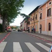 V Izoli trčila avto in motor