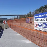 Gradbišče dostopnih cest do trase drugega tira v Črnem Kalu.