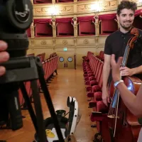 Luka &Scaron;ulić - najprej svetovna premiera &Scaron;tirih letnih časov na violončelu, nato porod