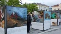 Panoji prikazujejo razvoj slovenske speleologije in zanimive vidike 
jamarske dejavnosti, ki s svojimi odkritji in raziskavami prispeva k 
boljšemu poznavanju in ozaveščanju o pomenu ohranjanja te 
naravne dediščine.