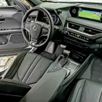Lexusov vstopni model z oznako UX