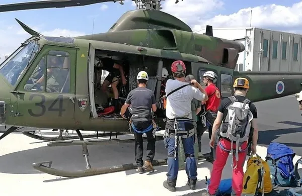 Kljub slabosti je 65-letni mo&scaron;ki nepo&scaron;kodovan pri&scaron;el iz jame