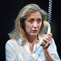  Helena Peršuh v monodrami Človeški glas.