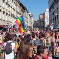 Množično in pisano na trža&scaron;ki paradi ponosa