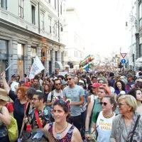 Množično in pisano na trža&scaron;ki paradi ponosa