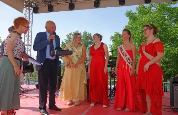 Nova kraljica češenj je  Anja Rožič iz Vipolž.