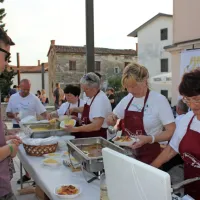 Sto in &scaron;e kak&scaron;en odtenek zelena