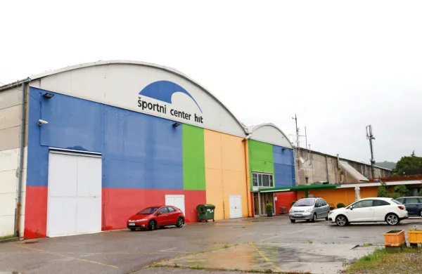 Športni center Hit, za katerega se zanimajo v družbi Intra Lighting 
je med nepremičninami, za katere v Hitu zbirajo nezavezujoče 
ponudbe.