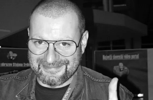 Max Modic leta 2008 na celjskem sejmu erotike, ki ga je organiziral 
v okviru Zavoda za kulturo pornografije 69.