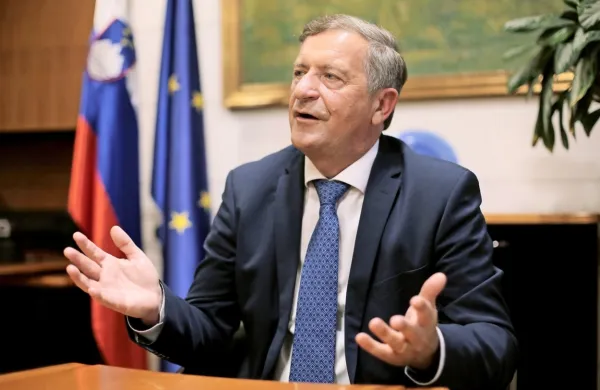 Minister za obrambo Karl Erjavec