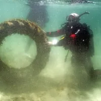 Več kot 200 slovenskih in hrva&scaron;kih potapljačev očistilo Piranski zaliv