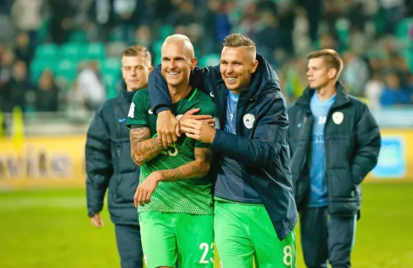 Bosta objeta Andraž Struna (levo) in Jasmin Kurtić nasmejana tudi 
nocoj?