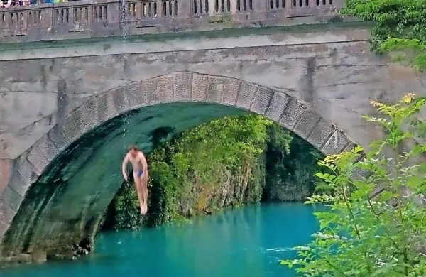 Pri skokih v mrzlo  jezero Aleš Karničnik ni imel prave konkurence.