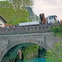 Čez brvi prek jezera