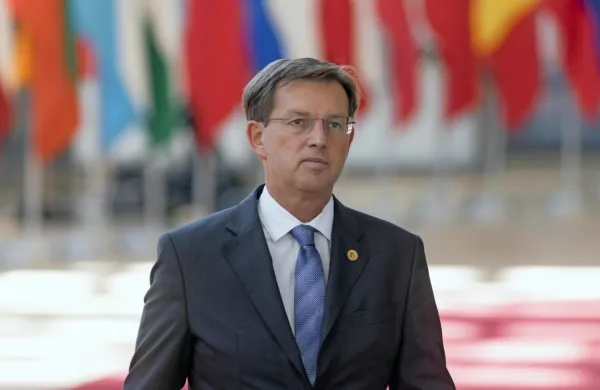 Minister za zunanje zadeve Miro Cerar začenja dvodnevni obisk v 
Trstu.