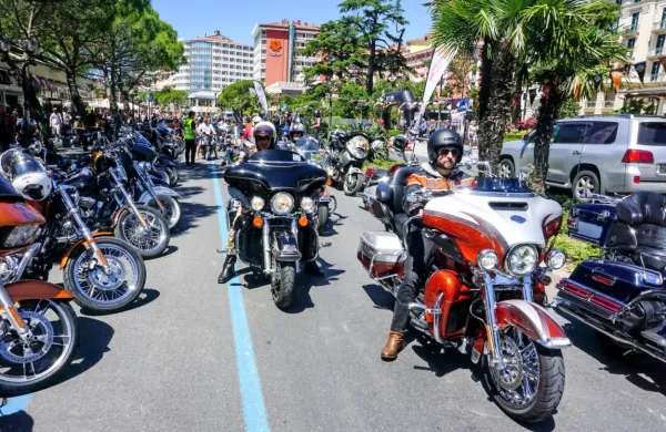 Lastniki motorjev Harley-Davidson so leta 2016 prvič obiskali 
Portorož in se tako navdušili, da se prihodnje leto vrnejo.