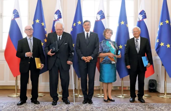 Predsednik Borut Pahor je včeraj podelil odlikovanja (z leve) 
Janku Kosu, Sergiju Šlencu, Ani Kranjc in Janezu Gabrijelčiču.