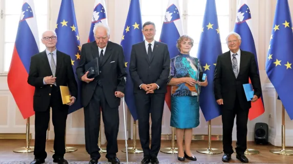 Predsednik Borut Pahor je včeraj podelil odlikovanja (z leve) 
Janku Kosu, Sergiju Šlencu, Ani Kranjc in Janezu Gabrijelčiču.