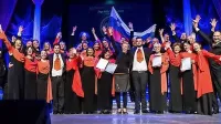 Komorni zbor Ipavska je v Tuzli navdušil strokovno žirijo in občinstvo ter ganil tam živeče slovenske rojake. 
