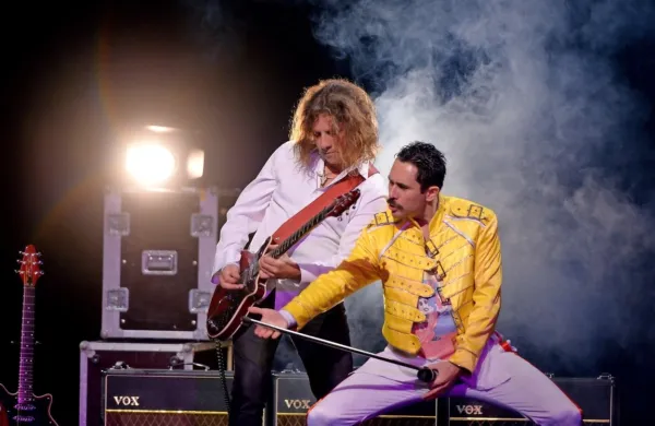Zasedba Queen Real Tribute - Symphony ima za seboj že štiri 
velike turneje po Braziliji, nastopila pa je tudi na mnogih velikih 
festivalih po svetu.