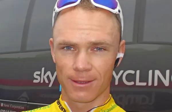 Chris Froome je med ogledom trase pred 4. etapo kriterija 
Dauphine izgubil nadzor in se zaletel v steno, pri tem utrpel 
številne zlome, med drugim kolka in desne stegnenice.