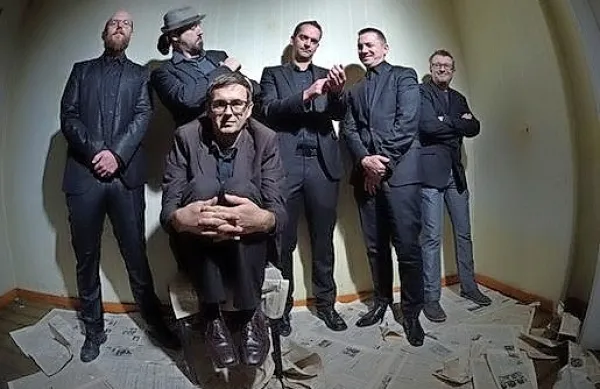 Same babe, ki  so v resnici sami fantje, bodo nocoj ob 20. uri 
nastopili v Izoli.