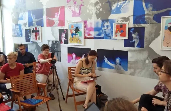 V ljubljanski galeriji Ravnikar gallery space je od torka na ogled 
razstava Soufiana Ababrija, naslovljena Call me by their names, na 
kateri so  dela, ki jih je ustvaril med enomesečno umetniško 
rezidenco v Ljubljani. 