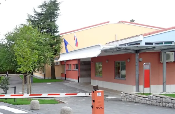 Ob letošnjem imenovanju ravnateljice sežanske šole je bila avtonomija predstavnikov staršev spet ogrožena, opozarjajo starši.