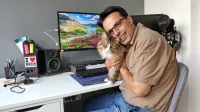 Računalnik je orodje, s katerim Zoran Savin uresničuje svoje 
poslovne in prostočasne zamisli. Tudi v dobri družbi.