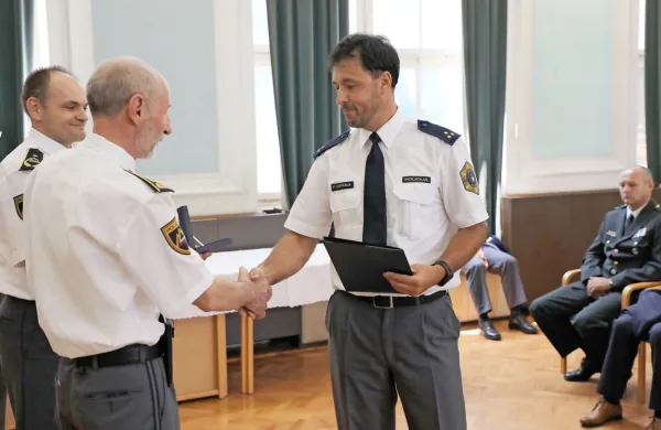  Primož Lapanja je bil eden od dveh letošnjih prejemnikov 
srebrnega ščita policije.   