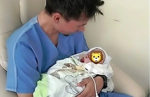 Slovenski kolesar Primož Roglič je sinoči preko družbenih omrežij 
sporočil, da sta s partnerico Loro Klinc postala starša. 
