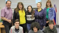 Ajdovski raziskovalci prof. Alojz Grahor, Eva Šabec, Eva Brumat, 
Lea Katavič in prof. Kristina Prosen (stojijo z leve) ter Domen Vovk, 
Samo Fučka in Matevž Boštjančič (z leve v ospredju).