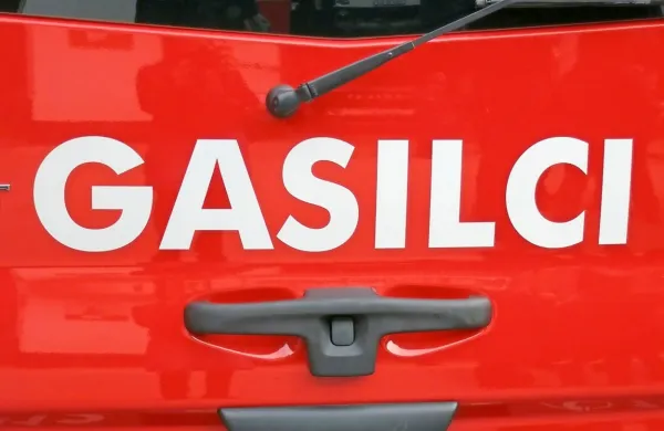 Zagorelo v hi&scaron;i v Jagodju