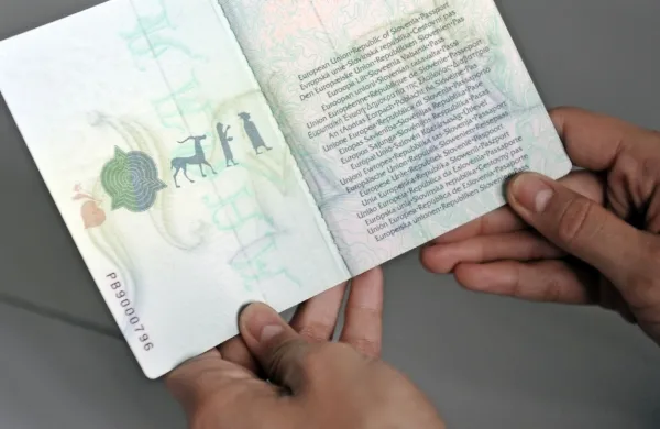 Državljanom EU se obeta varnej&scaron;i potni list za vrnitev v primeru izgube dokumentov