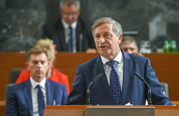 Karl Erjavec ostaja minister za obrambo.