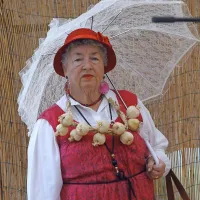 Napadali so s katapultom