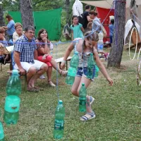 Napadali so s katapultom