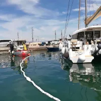 Iz nem&scaron;kega katamarana v mandrač steklo gorivo