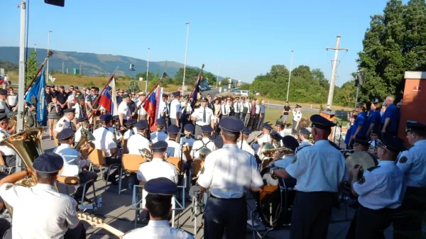 Današnje spominske svečanosti v Divači so se udeležili minister za 
notranje zadeve Boštjan Poklukar,  številni primorski župani in 
županje, vrh slovenske in primorske policije, predstavniki veteranskih organizacij in drugi domoljubi. 